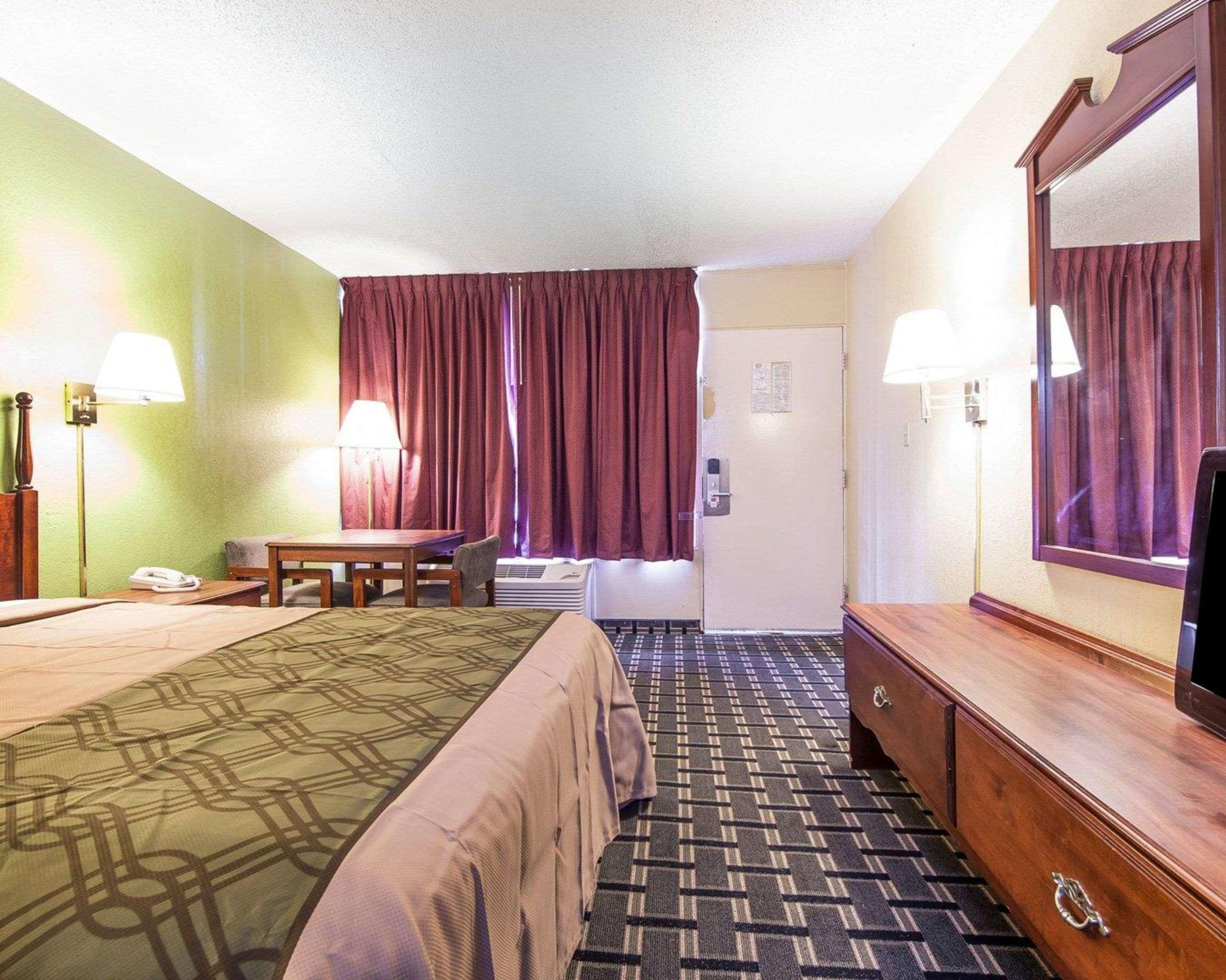 Econo Lodge Cleveland Exterior photo