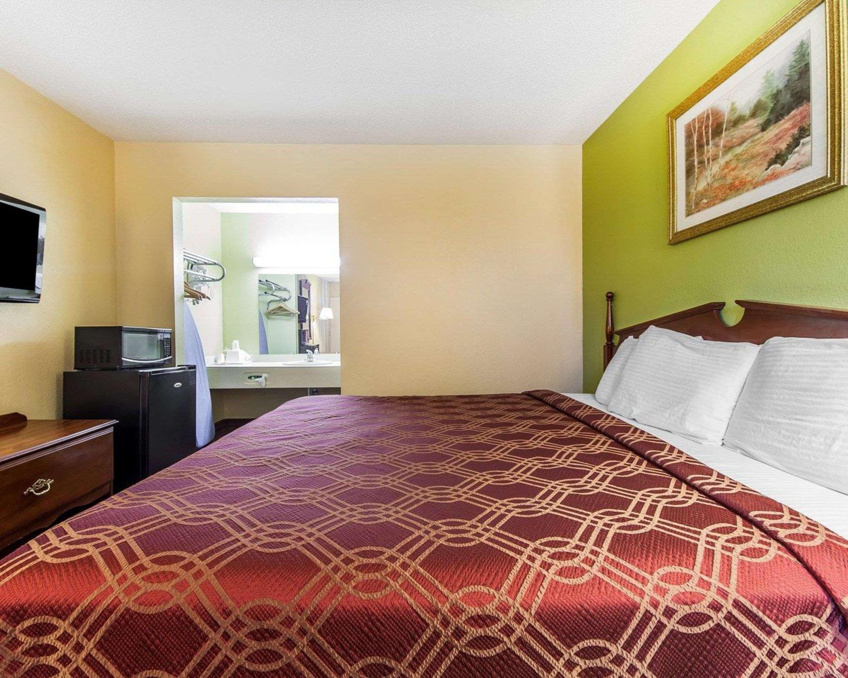 Econo Lodge Cleveland Exterior photo